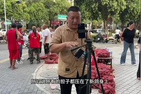 洛阳19岁女孩街头卖红薯给患病父母赚医药费，引发全城关注视频封面