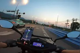 铃木UY起步，以及后期提速怎么样，自己看视频 #兜风小摩托视频封面