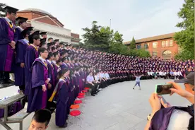 毕业仪式里的精神小伙～ #清华大学 #清华大学毕业典礼