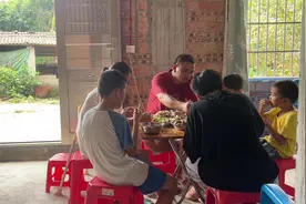 相识多年的粉丝今天来我家玩视频封面