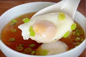 荷包蛋想要煮的好看不散黄，只要一个小技巧视频封面