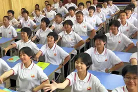 开学第一舞，你要跳舞吗？#开学第一课 #课桌舞视频封面