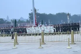 2024年8月9日凌晨5:20分，天安门广场升国旗