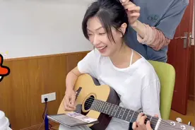 等待夸奖的小盆友💰💰 #万茜 #一本正经乱弹琴 #唱歌给你听视频封面