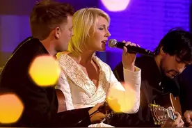 比利时天后级女歌手 丹娜·云妮(Dana Winner) 的《寂静之声》