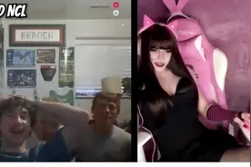 Cosplay美女小姐姐 整蛊路人 一开口人瞬间不好了#老外真会玩视频封面