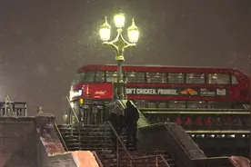 今年英区的初雪 谁会陪你一起看呢#英国 #雪 #伦敦