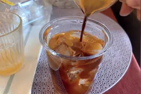 一杯冰美式咖啡是怎么制作出来的 #咖啡 #冰美式 #咖啡机视频封面