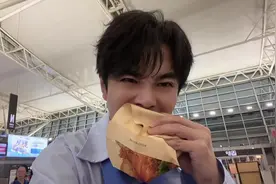 西安魏家凉皮我吹你一辈子😋😋😋 #日常vlog #美食vlog视频封面