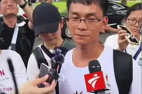 唐尚珺高考16年后 ，终于来到华南师范大学报道，大家怎么看？视频封面