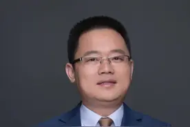 任正非培养女儿：从哈佛到演艺圈，华为小公主姚安娜；从底层到华为副董事长，华为大公主孟晚舟#创业 #教育 #老板  视频封面