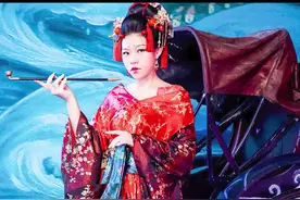 花魁是日本很高尚的职业，想要当上花魁，比考清华北大还要难#日本文化 #日本花魁 #花魁道中#花魁巡街 #奇闻 #习俗风俗@DOU+小助手   