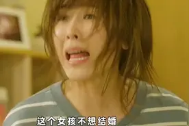 女孩不想结婚，却被母亲给了一巴掌！原来是被男人甩了！视频封面
