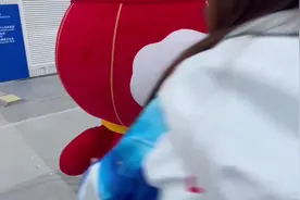 雪容融上岗啦！超可爱的！牵手手 过减速带视频封面