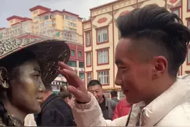 很敬业的铜人艺术表演，一动不动还不眨眼#创作灵感 #街头艺人视频封面