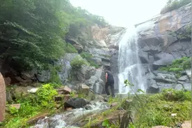 信都区龙泉寺乡南天井村瀑布  藏在朱庄水库深处的美丽村落视频封面