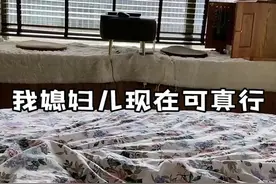 新学的给三哥剥小龙虾～真好吃…不是真好用。#情侣日常视频封面