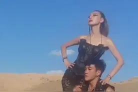 #何润东 携妻子拍杂志，电视中的猛男，现实中的暖男，从来没有绯闻，除了拍戏根本看不见他，年轻人却说他不红！视频封面
