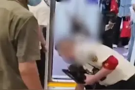 西安地铁一年轻女子被保安拖拽后 裸露部分身体引热议 事件最新进展来了 @DOU+小助手 视频封面