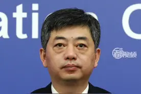 【#北京丰台初步判定风险点位7处密接75人 】丰台区委常委、宣传部部长、区委新闻发言人韩新星介绍，9月30日，丰台区新增1例新冠肺炎病毒感染者，为外省进京人员，货车司机，在京无常住地址，已转至定点医院。#北京丰台增一感染者在京无常住地址 #北京疫情 视频封面