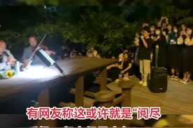 大学教授唱歌走红，声音里满是岁月的味道！有网友称这或许就是“阅尽千帆，归来仍是少年！”，也有网友称现在最遗憾的事情就是没有经历大学时光，所以，现在还没有考进大学的同学们，努力吧！#商丘工学院老教授唱歌 #记录校园生活 #抖in邯郸 #邯郸教育 #走着走着花就开了 #爱过你这件事 视频封面