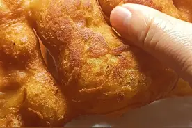 #糖皮果子做法 今天终于跟老妈学会了糖皮果子的做法，我们那儿 叫糖盖儿，酥脆香甜，好有成感！真是活到老学到老🤗🤗 