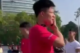 “跑得最快的教授”！#苏炳添回暨大上公开课 为学生答疑，分解示范动作！#广东dou知道 视频封面