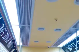 地铁里看展是什么体验？ #混在一起却毫无违和感 #四月第一幅潮流绘画 #艺术  #潮流艺术  @遇见博物馆 #遇见凯斯哈林 视频封面