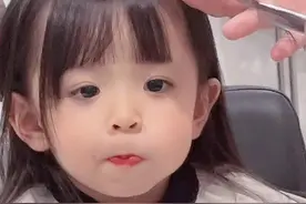 #创作灵感 一定要给女鹅剪一个齐刘海呀！#骗你生女儿 #人类幼崽成长记 #齐刘海的小可爱 #吃可爱长大的 @DOU+小助手 @抖音短视频视频封面
