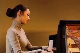 《云河》钢琴曲（完整版）—语言到不了的地方，文字可以视频封面