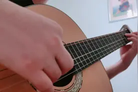 #吉他 一支二十年的老吉他！八年没换弦了！