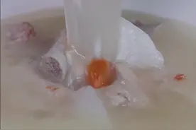 冬吃萝卜夏吃姜，萝卜排骨汤这样炖，营养又健康。视频封面