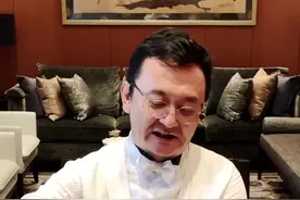 倒茶时壶嘴冲人是“大忌”。#绅士 #礼仪 #我与中国 #餐饮 #职场视频封面
