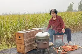 带大家回忆一下五六十年代那时候的艰苦生活！有谁还记得？#上热门 #农村生活 #愚公生产队 视频封面