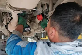 五菱神车踩离合异响，换个分离轴承视频封面