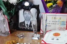 心酸！青岛民警李涌妻子回忆丈夫落泪：曾约定退休之后一起看遍祖国山河，如今这些承诺却再也无法兑现了...#泪目 #李涌 #了不起的山东人视频封面