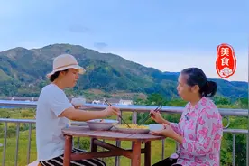 给老妈买的火龙果，舍不得吃都烂了，父母总是把最好的留给我们