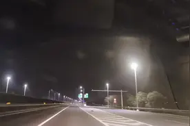 我想这里应该是到苏州界了吧#高速路灯 #最美的路是回家的路视频封面