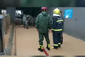 #偃师 #暴雨 民兵连清理暴雨后桥洞淤泥#抢险视频封面