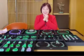穿搭分享｜春夏秋冬出生的朋友究竟适合哪种翡翠呢🤔玲玲教你挑😍#帝王绿 #高端珠宝 #珠宝知识 #珠宝首饰 #翡翠 #翡翠知识视频封面