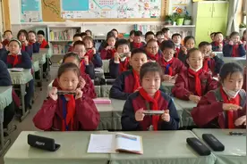 #小学生口琴吹奏（歌唱祖国）曲目视频封面