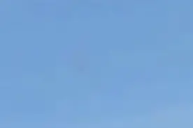 #中国战机低空突防景区海滩 网友：都可以扫码加好友了视频封面