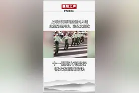 上海外滩再现拉链式人墙视频封面