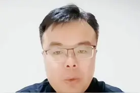 广东揭阳 女子超市偷榴莲在厕所吃视频封面