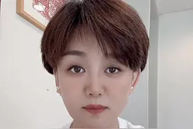 #郑州回应多名储户被赋红码 健康码系统是怎么精准识别涉事银行储户信息的？赋予红码是以什么为依据？郑州回应了视频封面