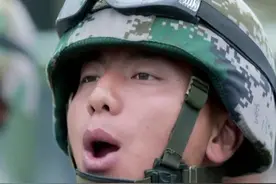【超燃！】白刃格斗英雄连，新兵入连时这样说👍视频封面