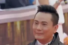 #张信哲 虽被称为情歌王子，一生却只表白过李嘉欣一人，被拒后53岁的他至今未婚，这是沦陷在自己的情歌里了吗？视频封面