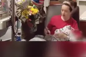 一名军人在妻子生产后偷偷赶回家中，妻子抬头看到丈夫那一刻，泣不成声……#爱情 #感动 #暖心视频封面