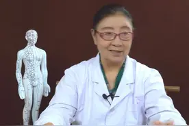 夏主任回忆第一次给患者#针灸：老师讲的课得亏记住了！#我的白大褂 #门诊故事 #中医针灸 视频封面