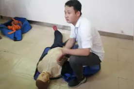 #实景拍摄  心肺复苏急救（又称；胸外按压及人工呼吸）演示视频封面